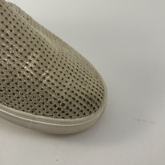 Cat and Jack Size 11 Girls Metallic Gold Slip Ons - Picture 3 of 11